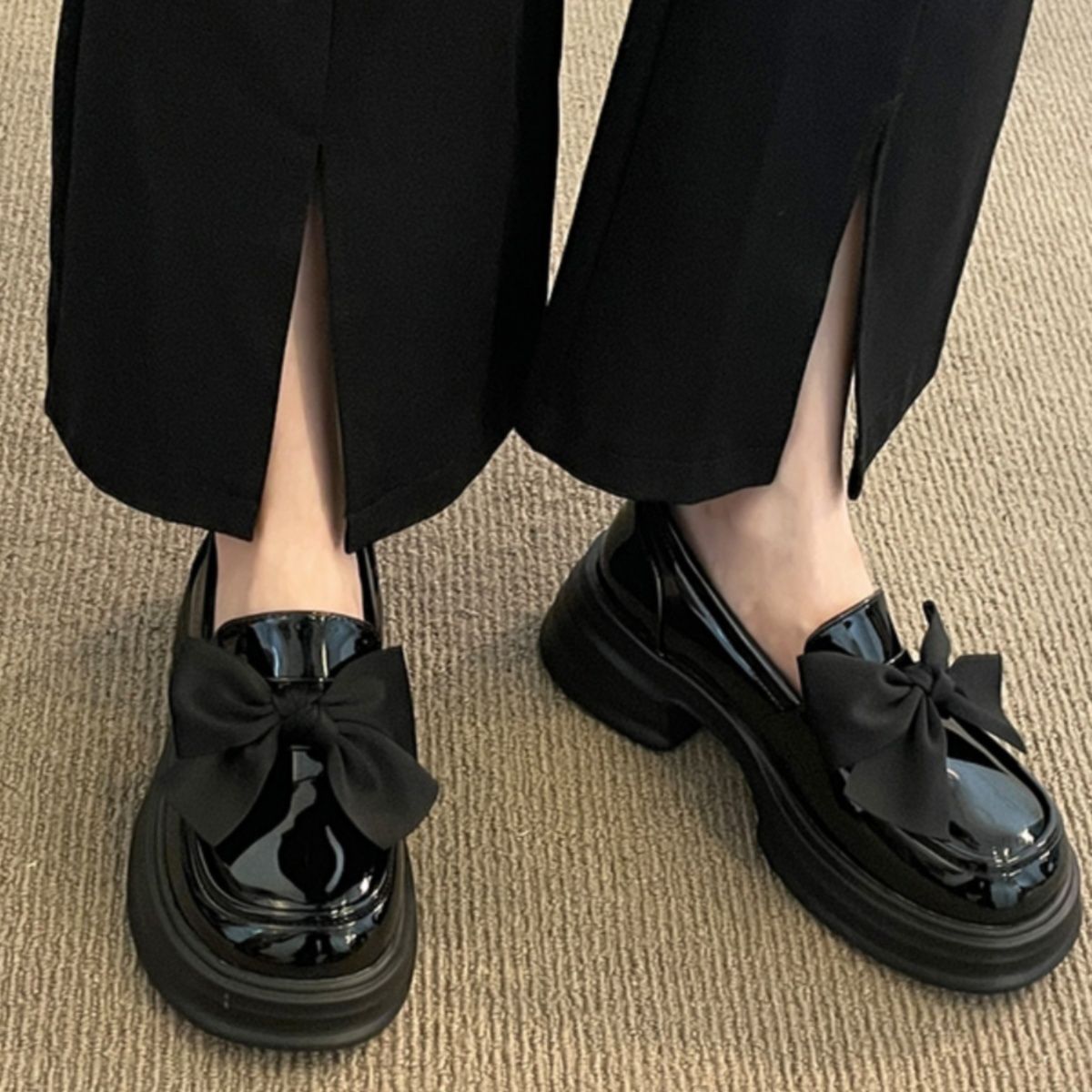 フラットシューズ リボン飾り光沢厚底ローファー