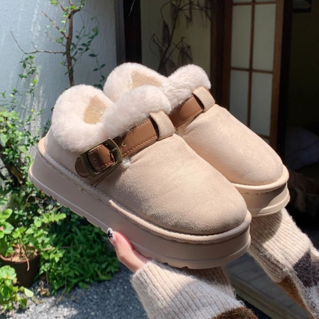 フラットシューズ もこもこ厚底ベルトモカシン