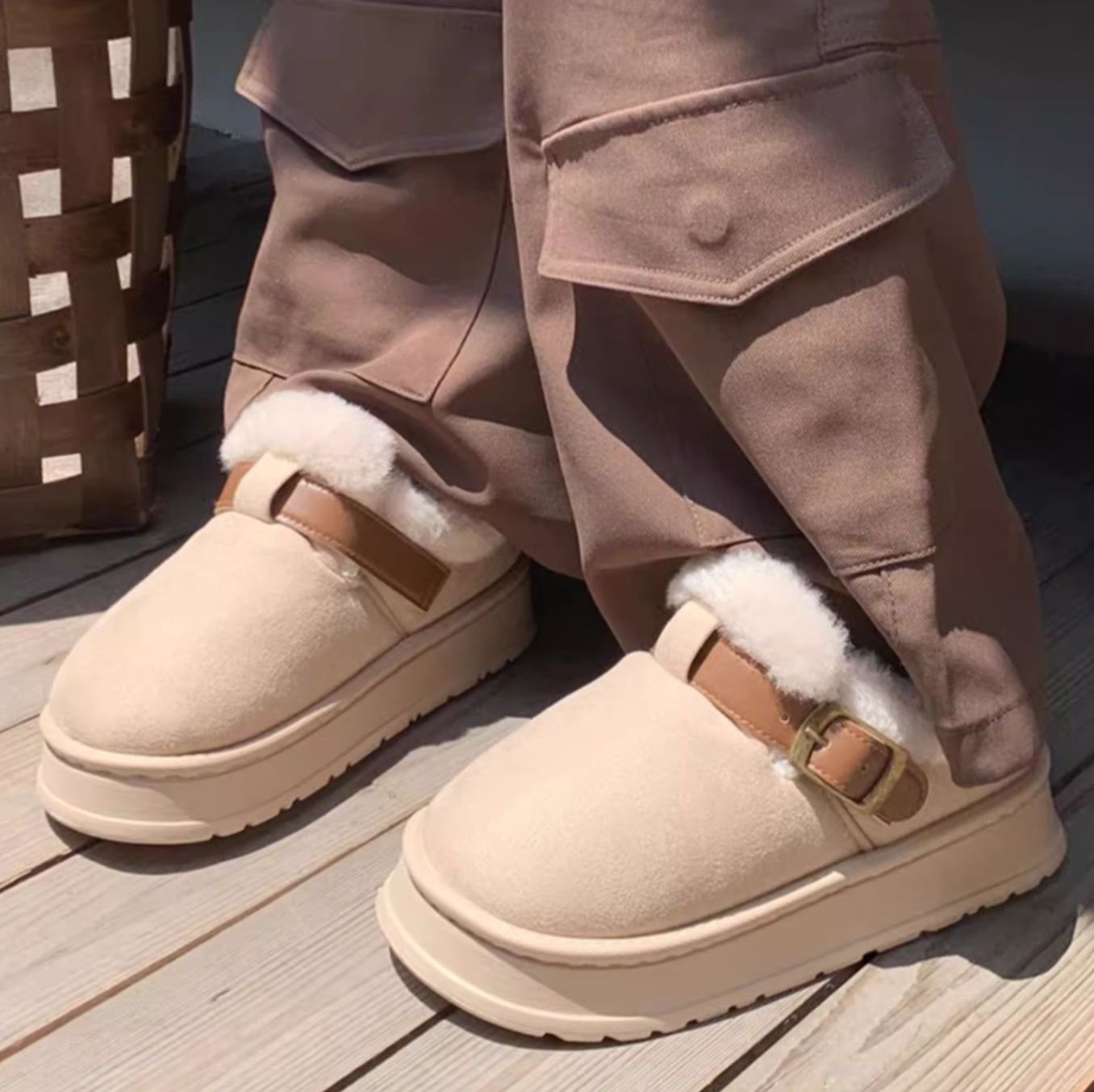 フラットシューズ もこもこ厚底ベルトモカシン