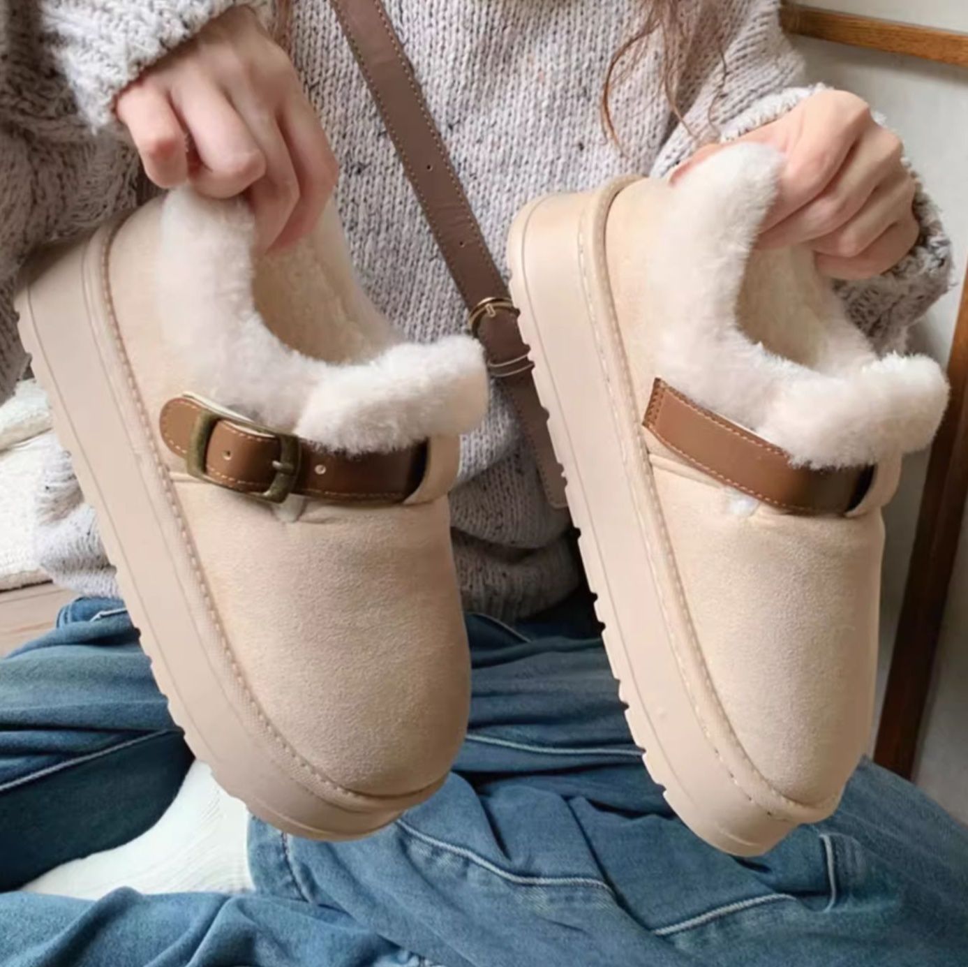 フラットシューズ もこもこ厚底ベルトモカシン