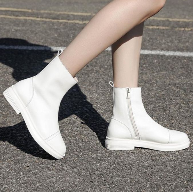 フラットシューズ なめらか質感ショートブーツ