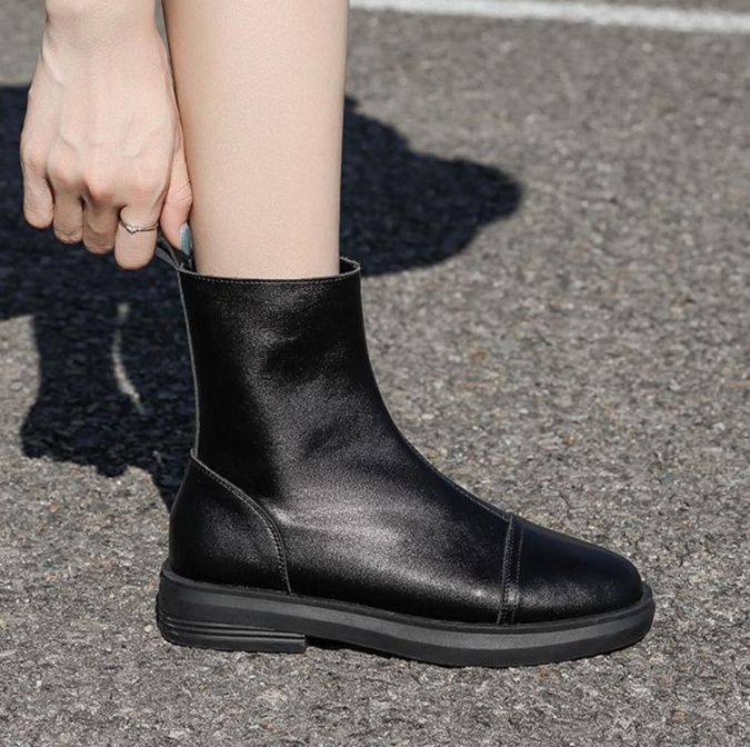 フラットシューズ なめらか質感ショートブーツ