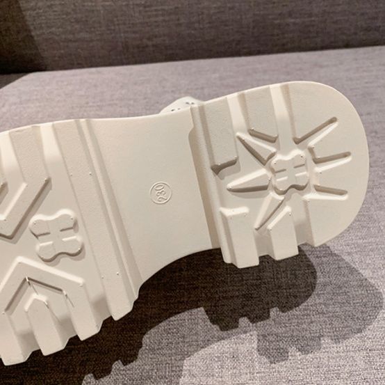 フラットシューズ ベルトデザイン厚底ショートブーツ