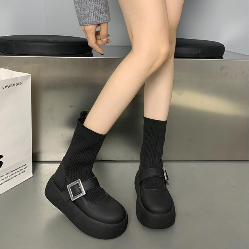 フラットシューズ 飾りバックル付きニットブーツ厚底