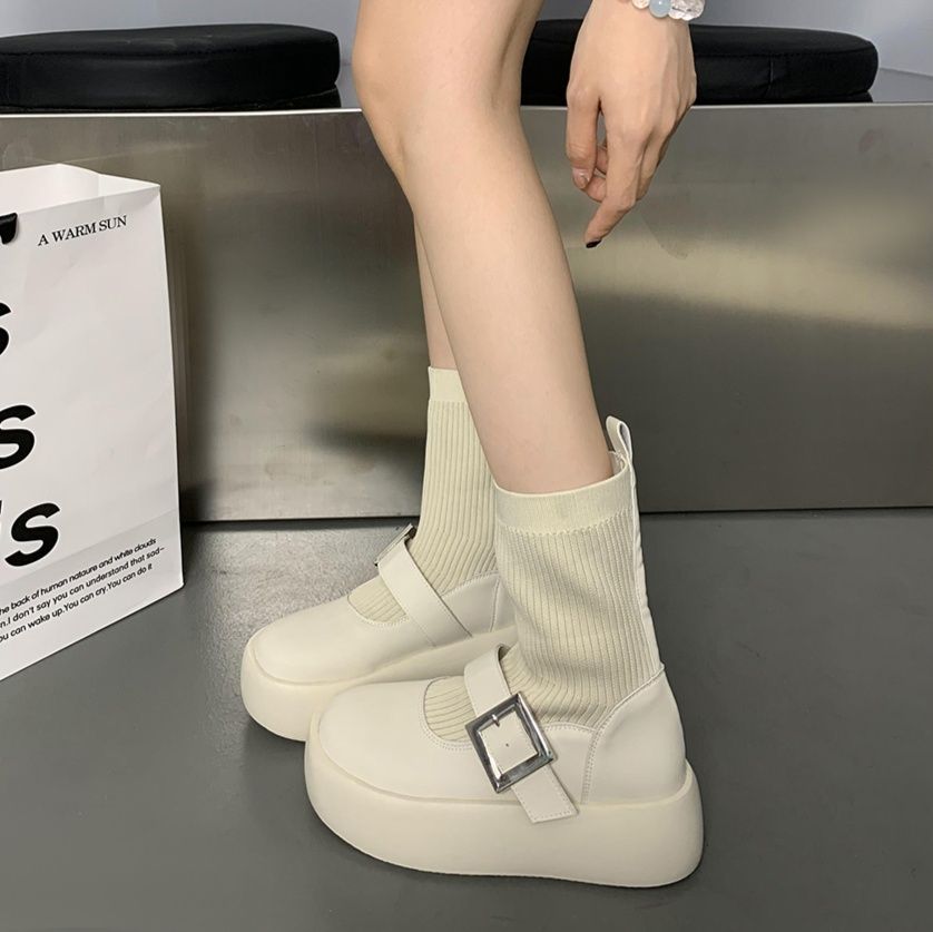 フラットシューズ 飾りバックル付きニットブーツ厚底