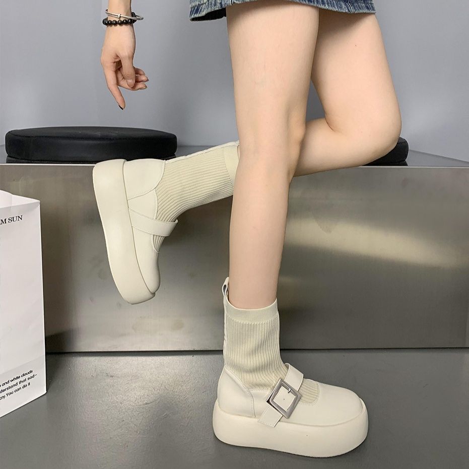 フラットシューズ 飾りバックル付きニットブーツ厚底