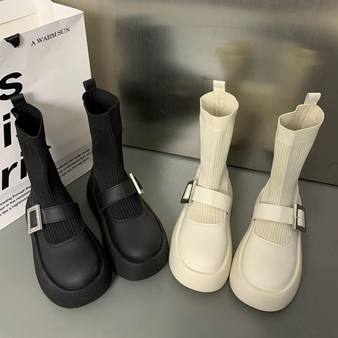 フラットシューズ 飾りバックル付きニットブーツ厚底