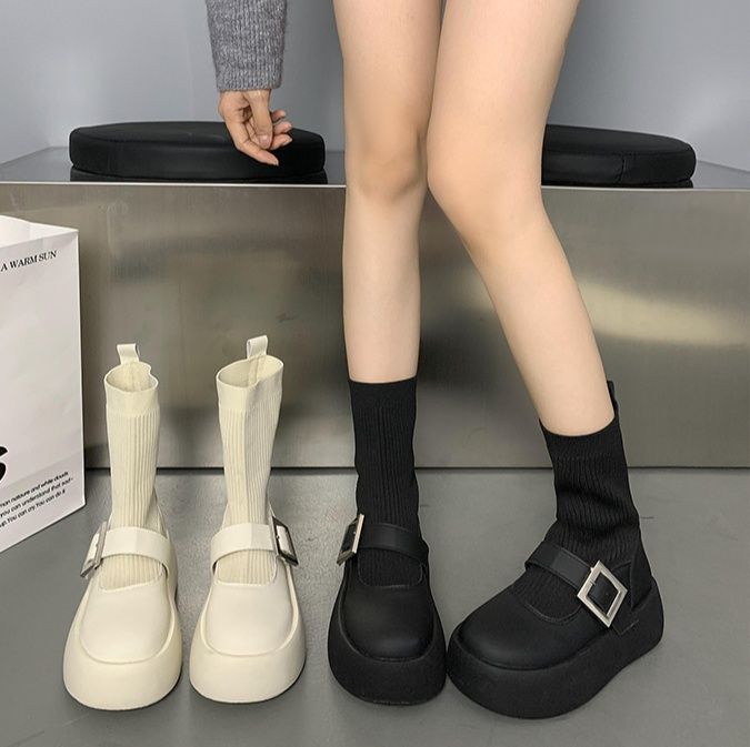 フラットシューズ 飾りバックル付きニットブーツ厚底
