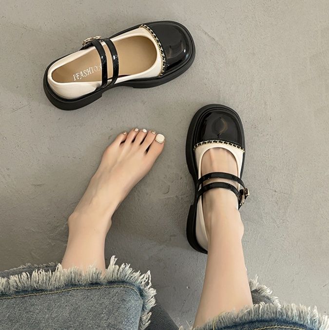 フラットシューズ ツインストラップ エナメルパンプス
