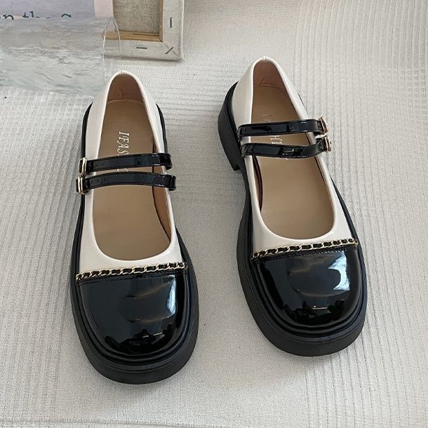 フラットシューズ ツインストラップ エナメルパンプス