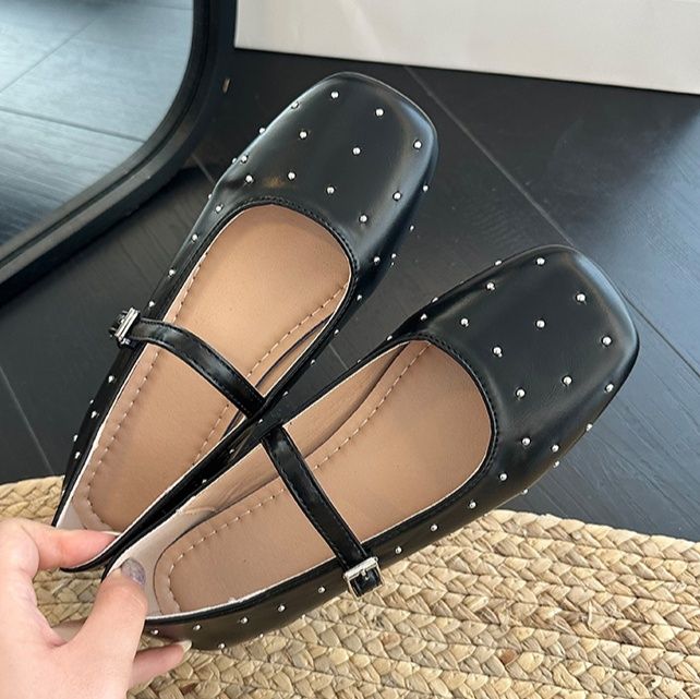 フラットシューズ きらめきスタッズ ストラップパンプス