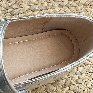 フラットシューズ きらめきスタッズ ストラップパンプス