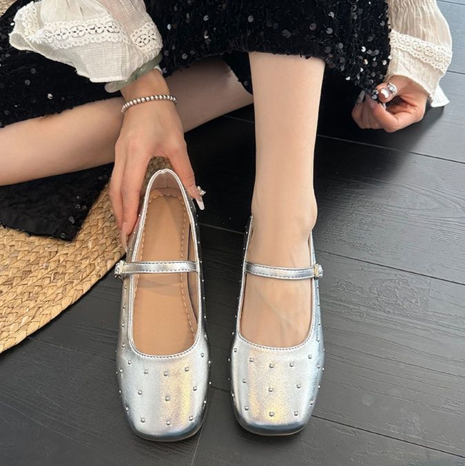 フラットシューズ きらめきスタッズ ストラップパンプス