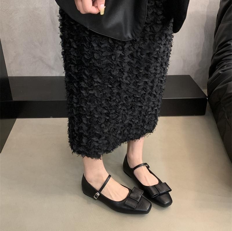 フラットシューズ 優美リボン付きストラップパンプス