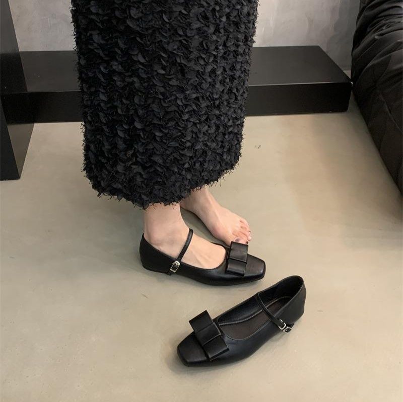 フラットシューズ 優美リボン付きストラップパンプス