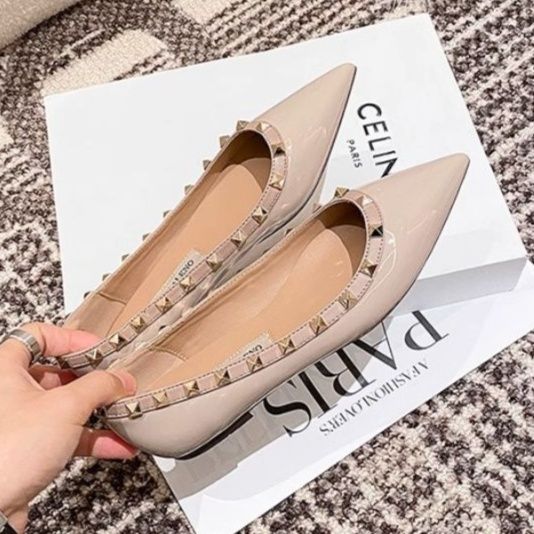 フラットシューズ スタッズポインテッドパンプス