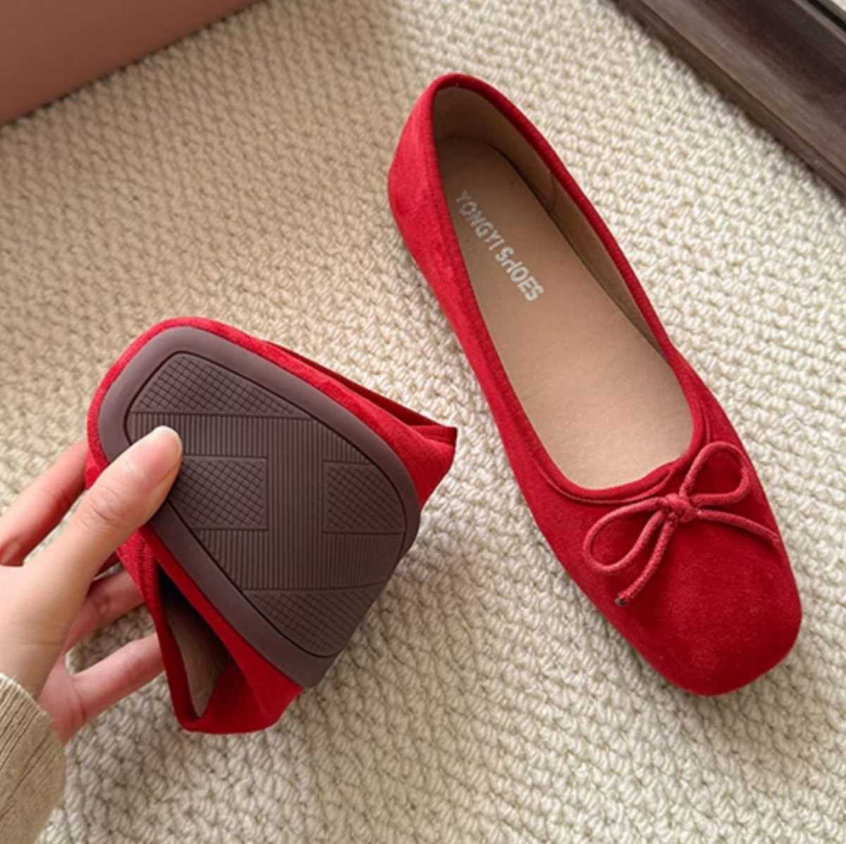 40代フラットシューズコーデが上品に決まる!大人女性のための美脚見えフラットシューズ5選