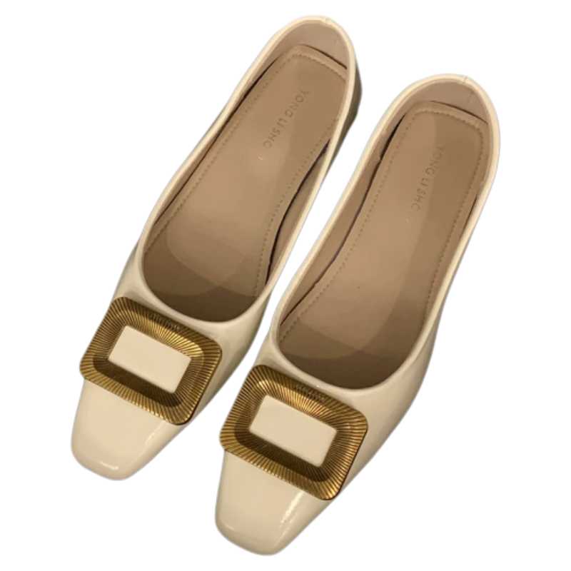 きれいめフラットシューズで品格のある装いが完成するおすすめ5選