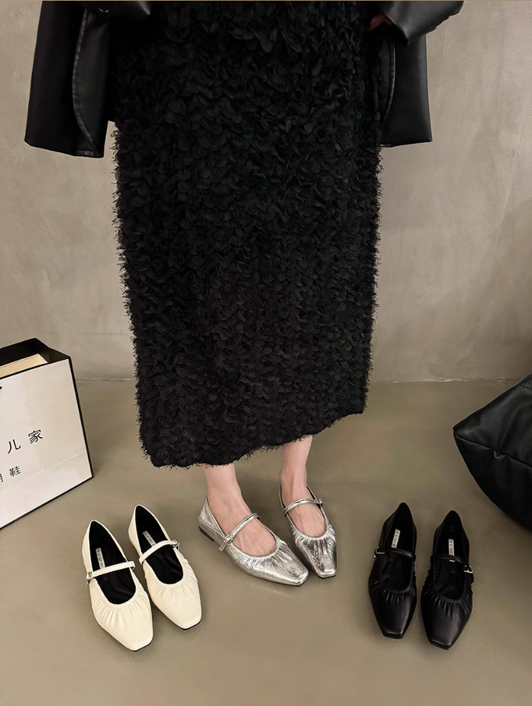 フラットシューズ 上品シャーリングストラップパンプス