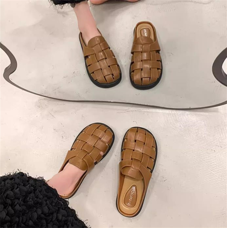 フラットシューズ 履くだけで垢抜ける レザー編み込みサンダル