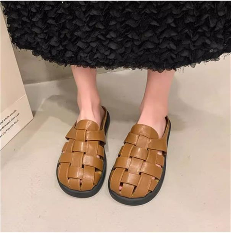 フラットシューズ 履くだけで垢抜ける レザー編み込みサンダル