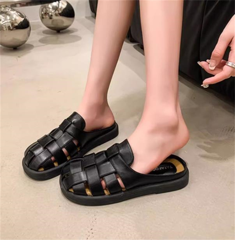 フラットシューズ 履くだけで垢抜ける レザー編み込みサンダル