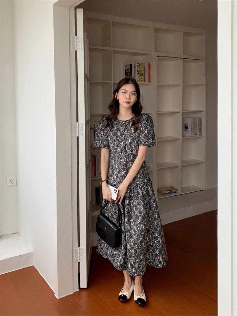 https://fulmo-img-server.com/flower-fashion-factory/024d46c2-9609-4a32-81bc-bd4c17098c06.jpg