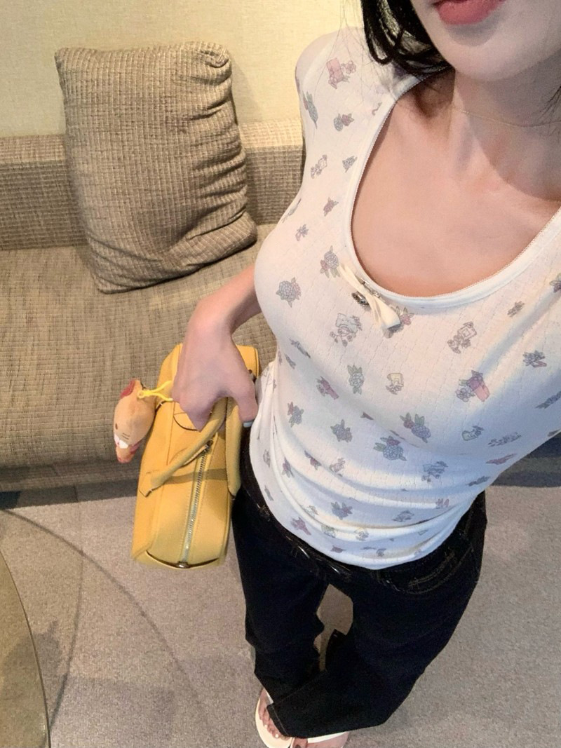 https://fulmo-img-server.com/flower-fashion-factory/0278fc76-da57-44bf-9760-4dafbb50cc36.jpg