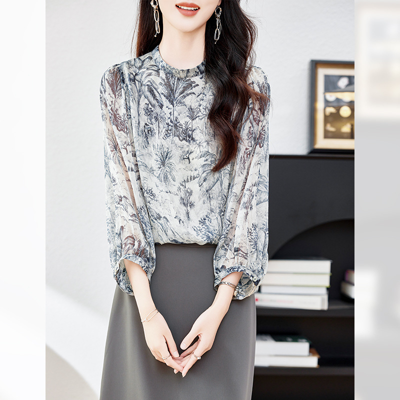 花柄 ファッション 華やか印象 立体花柄シアーブラウス