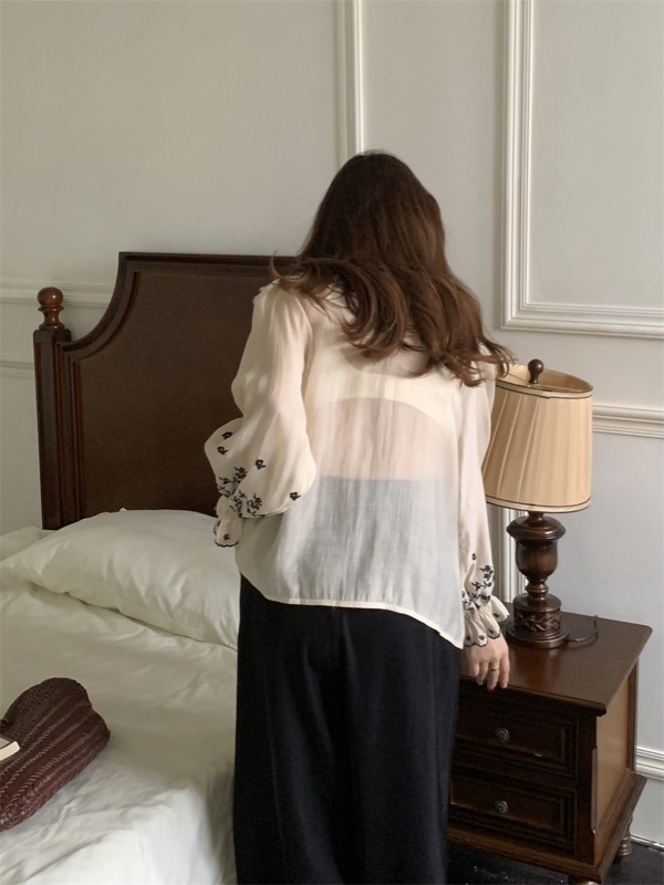 https://fulmo-img-server.com/flower-fashion-factory/059d5558-2245-411c-aca2-16684f7b6ad1.jpg