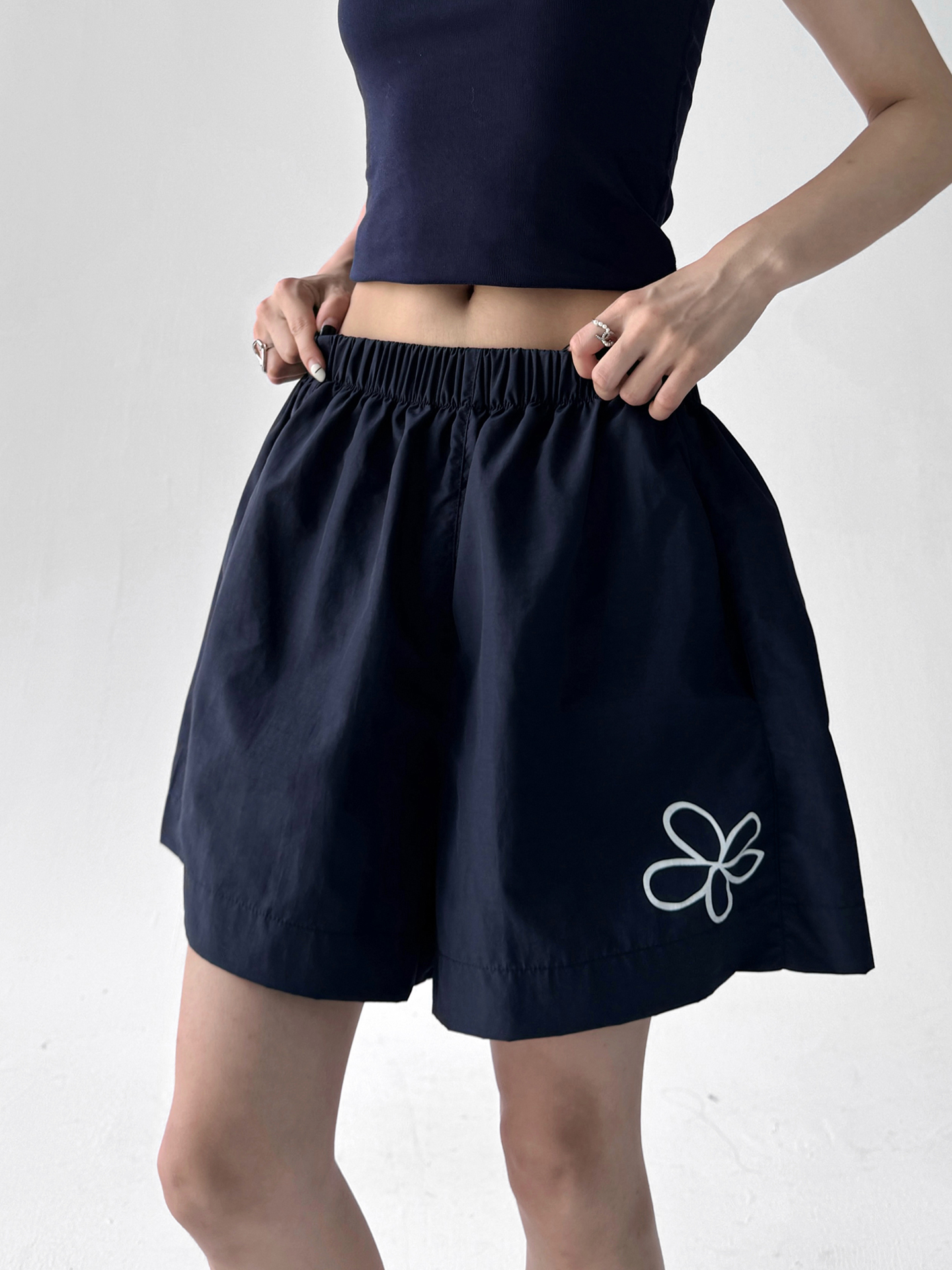 https://fulmo-img-server.com/flower-fashion-factory/06f081d3-27d3-4a01-8aaf-d5887de3db60.jpg