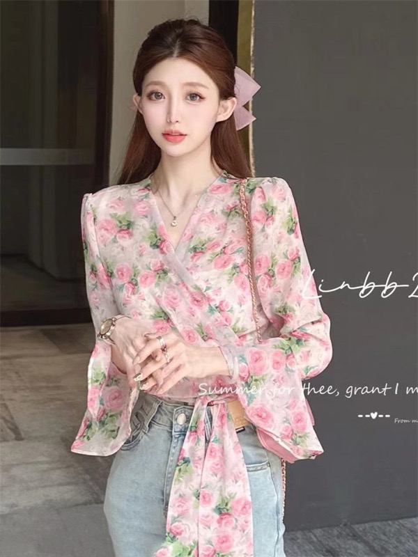 花柄 ファッション 春色花柄 Vネックフレア袖ブラウス 細身レディース