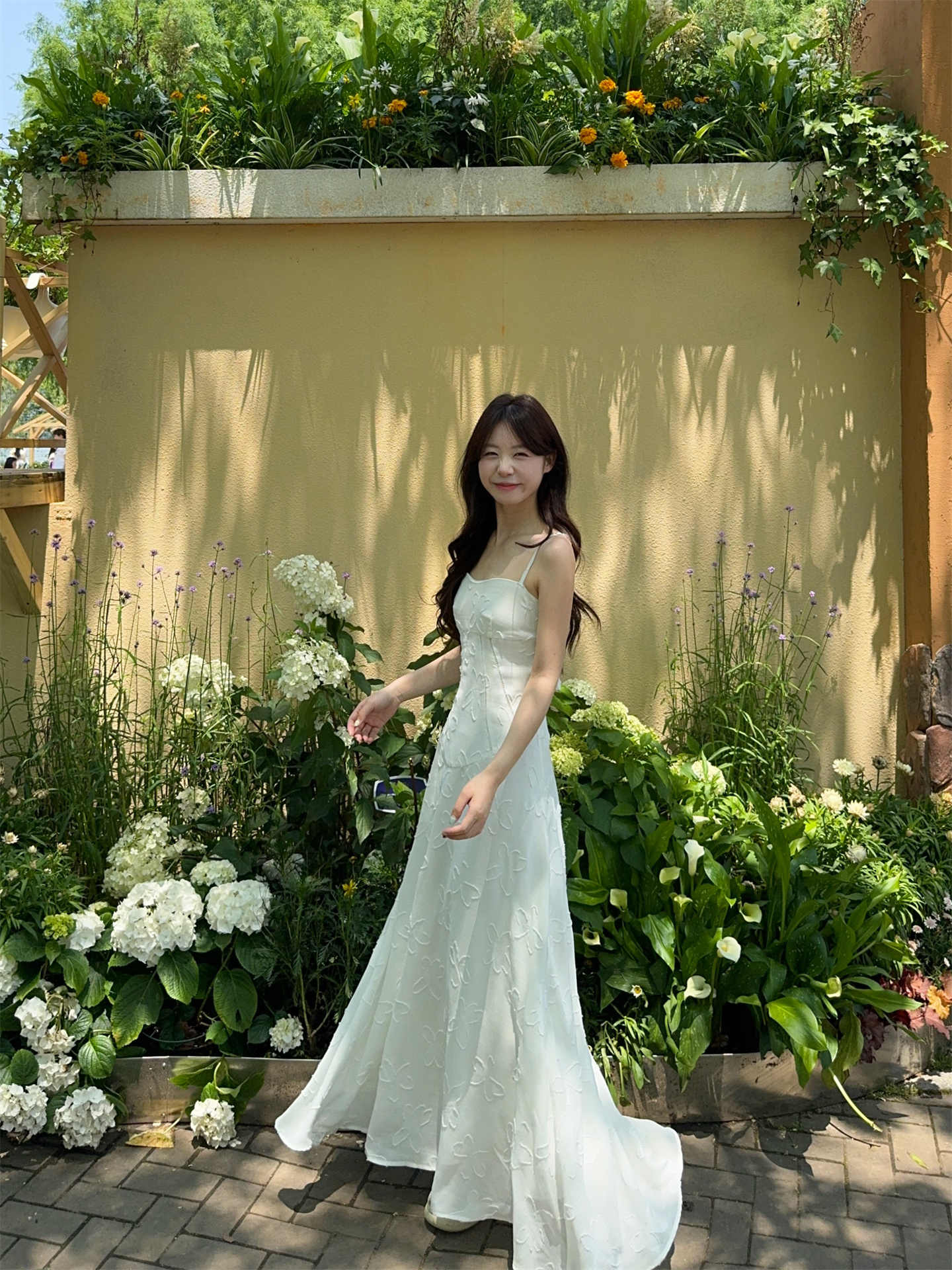 https://fulmo-img-server.com/flower-fashion-factory/0d6aff41-79da-4873-ae43-03ac8cec7d17.jpg