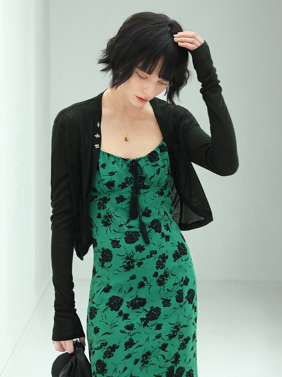 https://fulmo-img-server.com/flower-fashion-factory/12197901-6e41-472b-9a20-fbc5c2dbb926.jpg