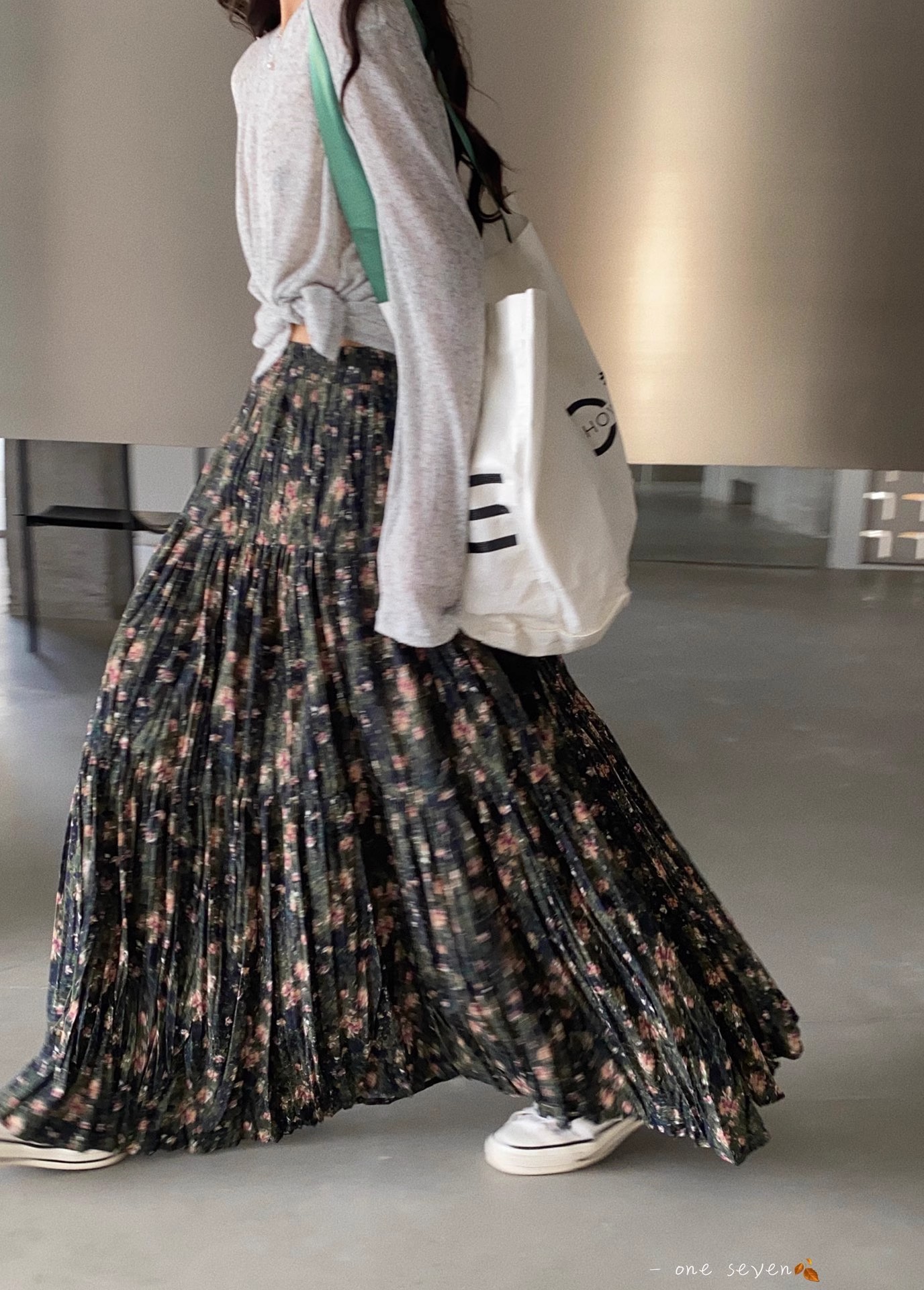 https://fulmo-img-server.com/flower-fashion-factory/12e2ab1b-171b-4eba-973e-09daa7b64202.jpg