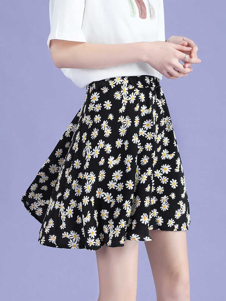 黒柄スカートで毎日のコーディネートにメリハリが生まれるスタイルアップアイテム5選