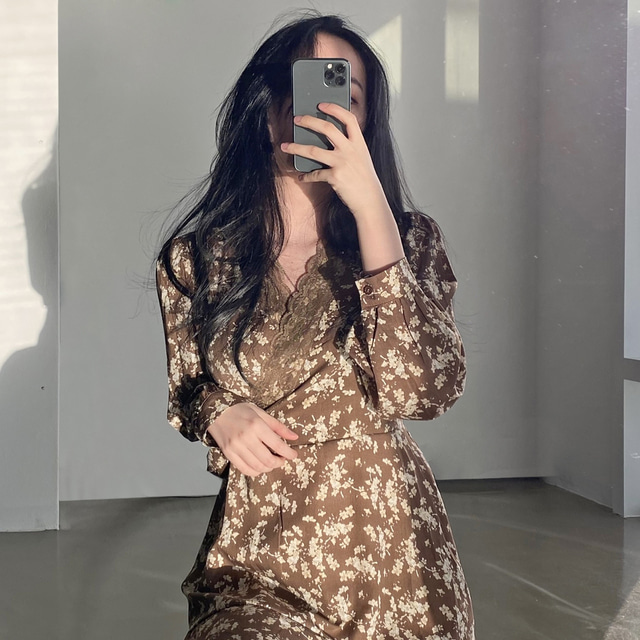 https://fulmo-img-server.com/flower-fashion-factory/198c06eb-da51-4aaf-a6d1-88188fa17cbe.jpg