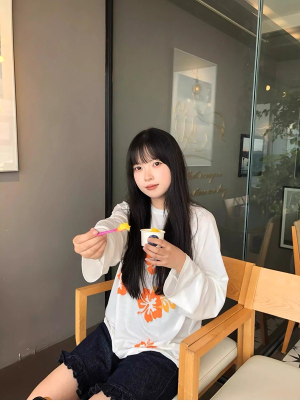 花柄 ファッション 優美な花びら舞うリラックスTシャツ