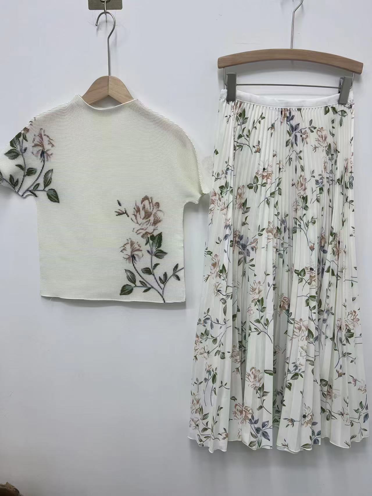 https://fulmo-img-server.com/flower-fashion-factory/1ef3f521-8000-4f92-b469-45694a72f49f.jpg