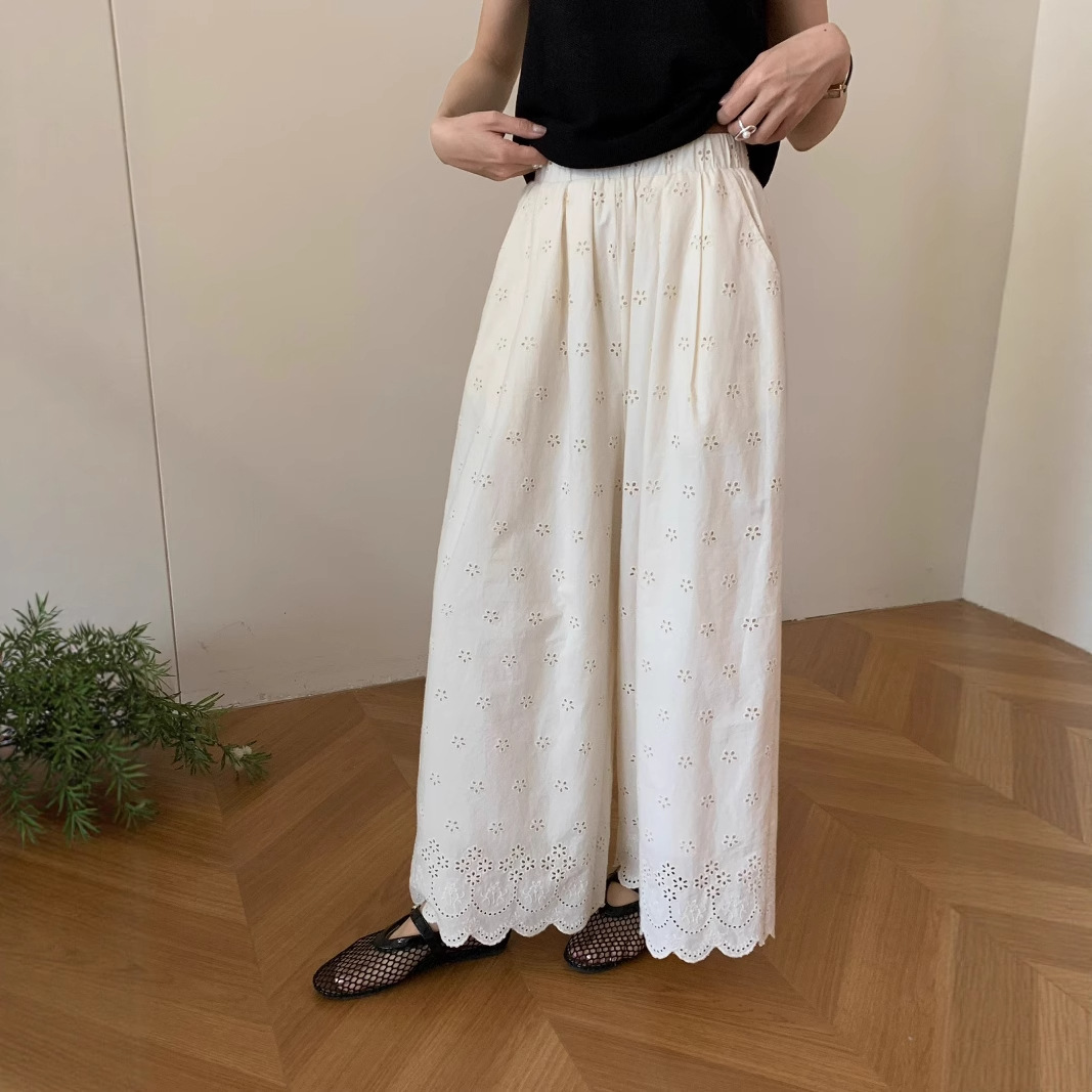 花柄 ファッション 小花模様の透かし彫りワイドパンツ
