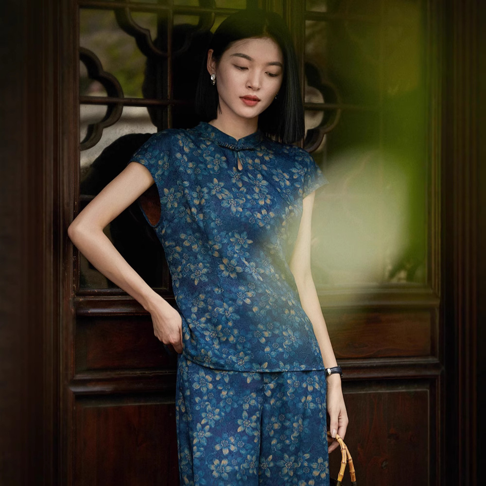 https://fulmo-img-server.com/flower-fashion-factory/32cfbb57-5457-4d17-a1e7-2e22821c4833.jpg
