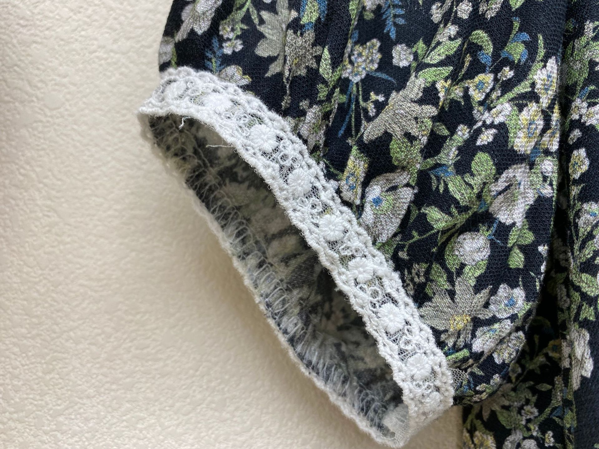 https://fulmo-img-server.com/flower-fashion-factory/364f4f2a-71f7-411c-a850-b9ccab5b7074.jpg