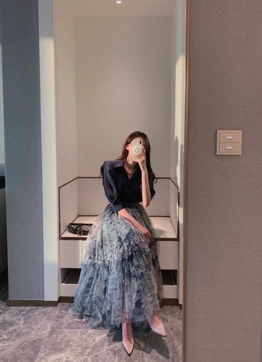 https://fulmo-img-server.com/flower-fashion-factory/37f6396b-bb1e-458e-85d8-bb0416389030.jpg