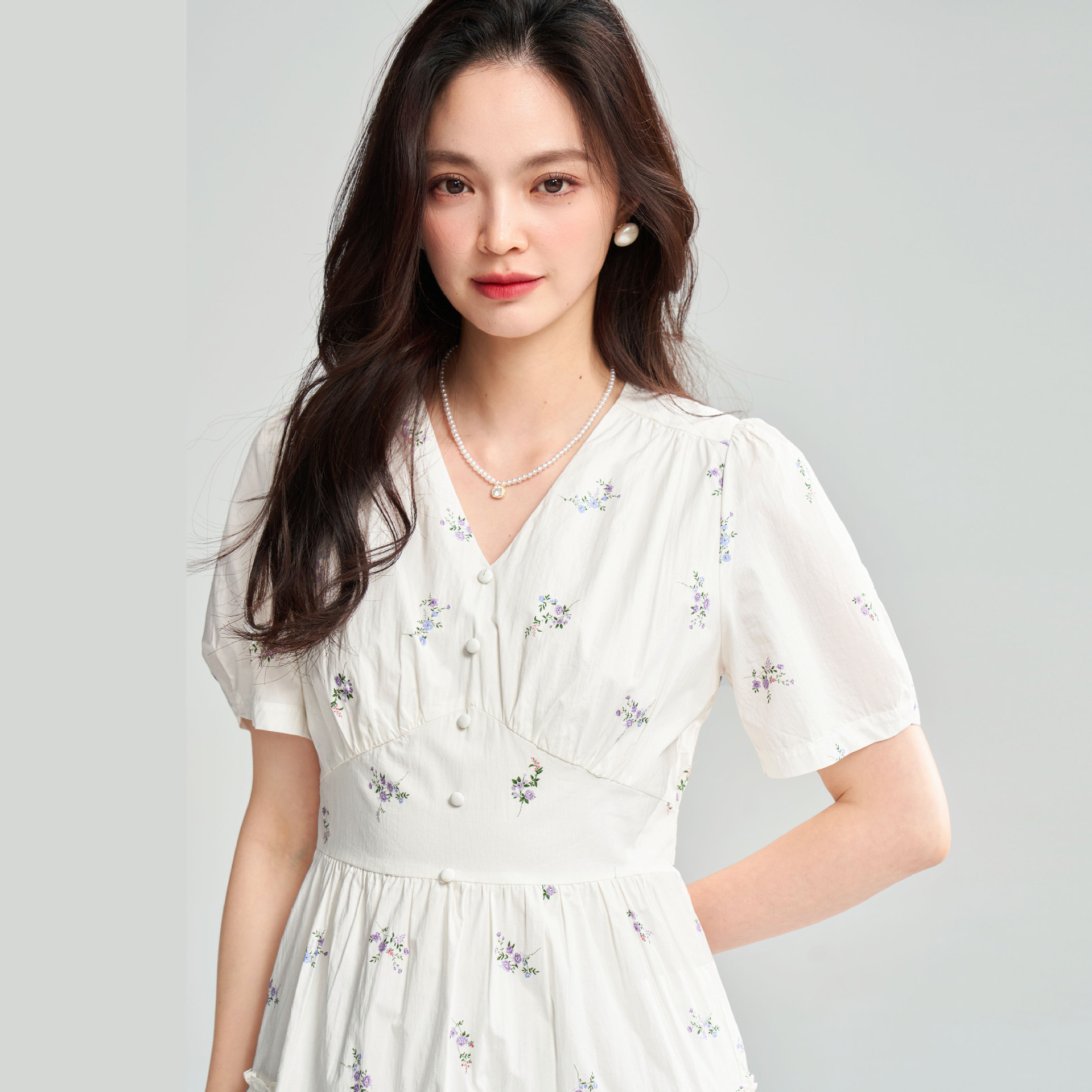 花柄 ファッション 小花模様の優美なティアードワンピース