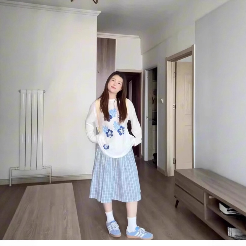花柄 ファッション 優美な花びら舞うリラックスTシャツ