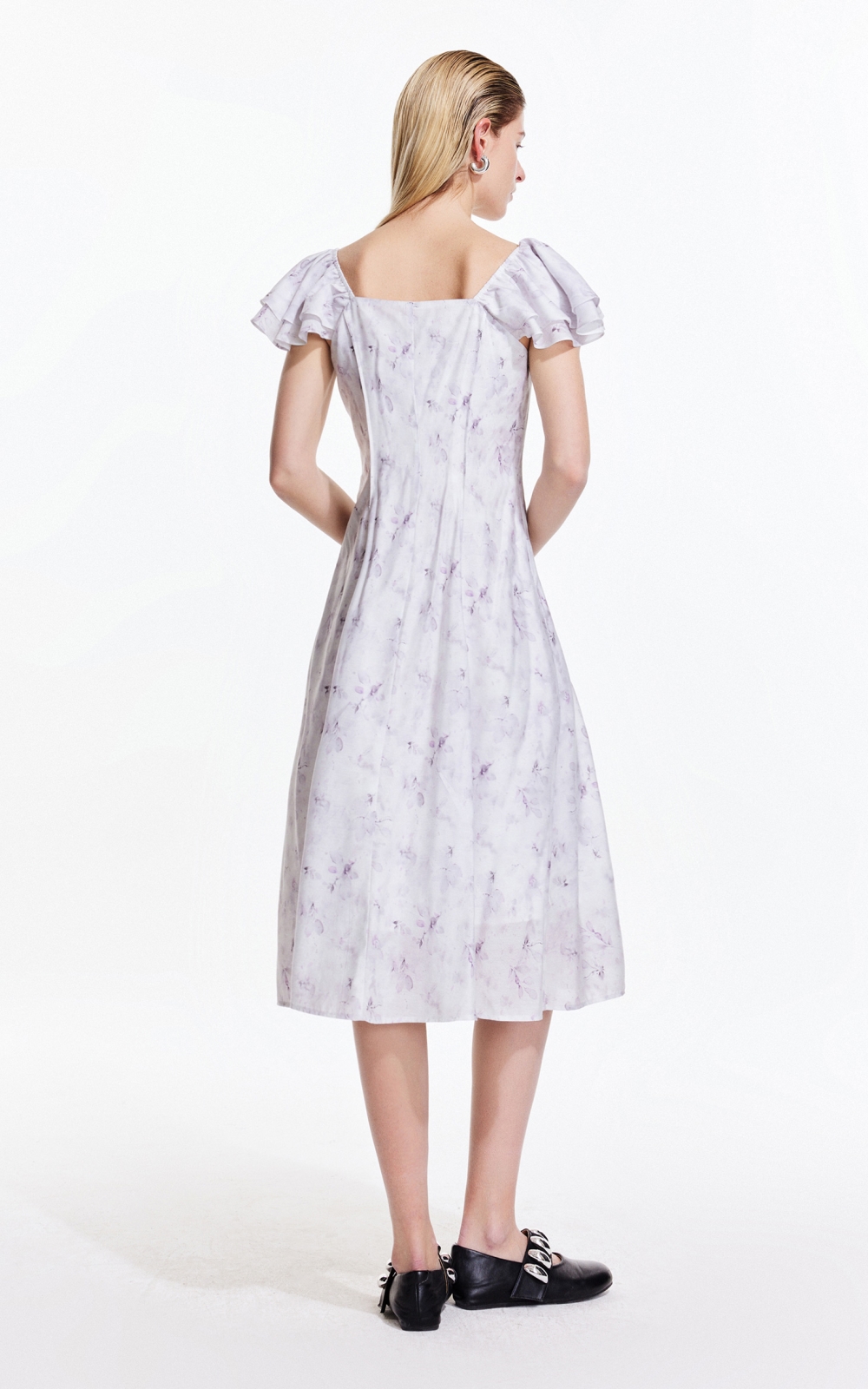https://fulmo-img-server.com/flower-fashion-factory/404a55c2-1faf-49f2-9b84-5f09b199311d.jpg