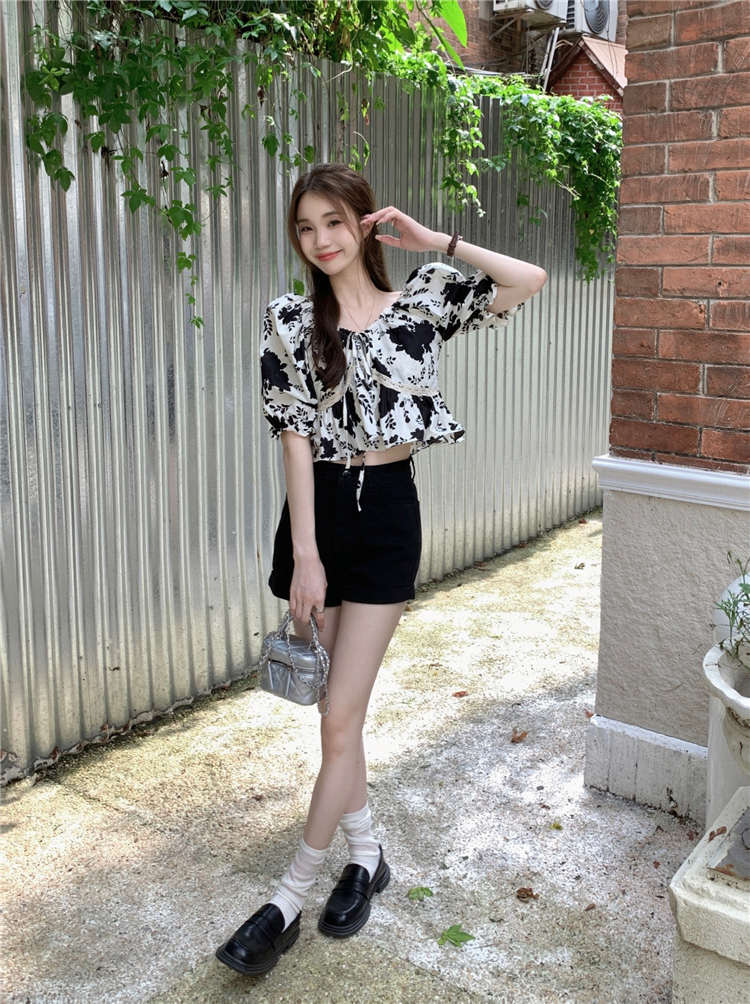 https://fulmo-img-server.com/flower-fashion-factory/415b4b2a-3def-4ce8-b131-6b11d8081621.jpg