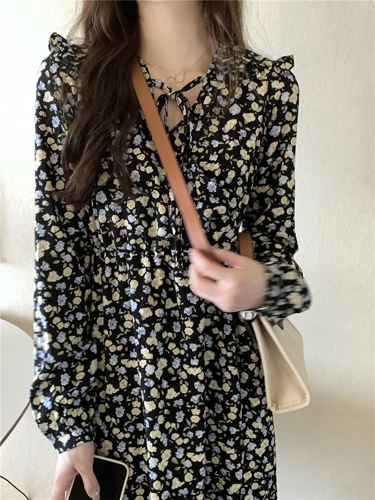 https://fulmo-img-server.com/flower-fashion-factory/4c06de6c-b924-4ae0-a605-967ed27cda4d.jpg
