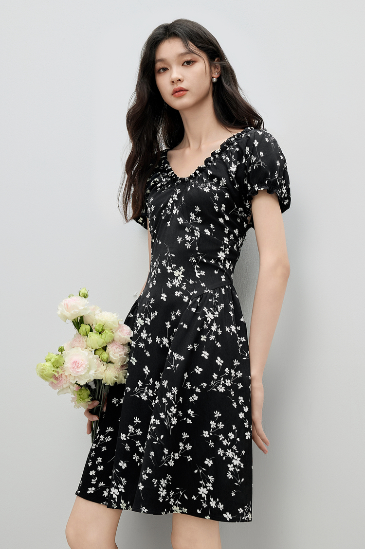 https://fulmo-img-server.com/flower-fashion-factory/4ef27707-4b32-4e23-88fd-f6ee64b98a98.jpg