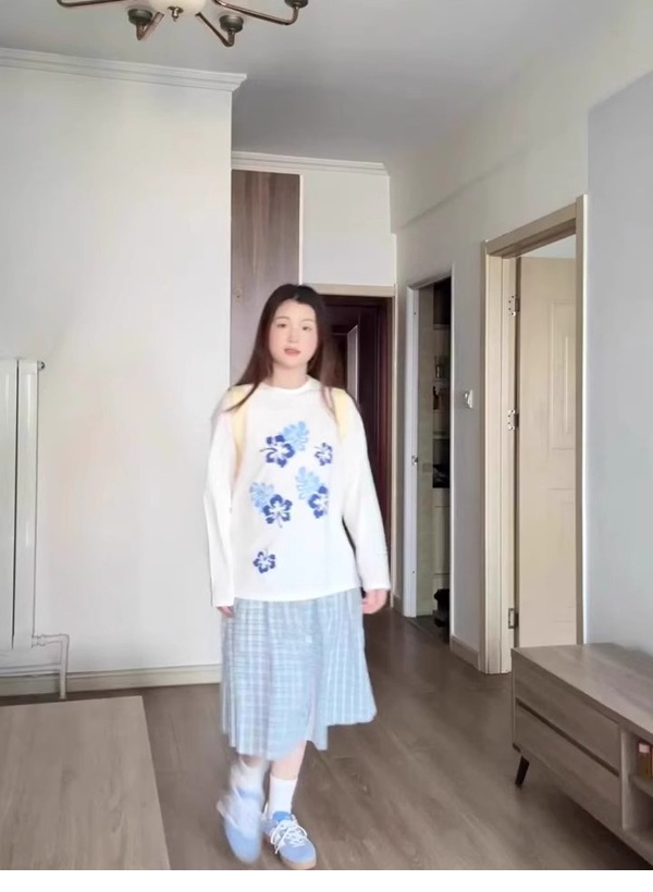 花柄 ファッション 優美な花びら舞うリラックスTシャツ